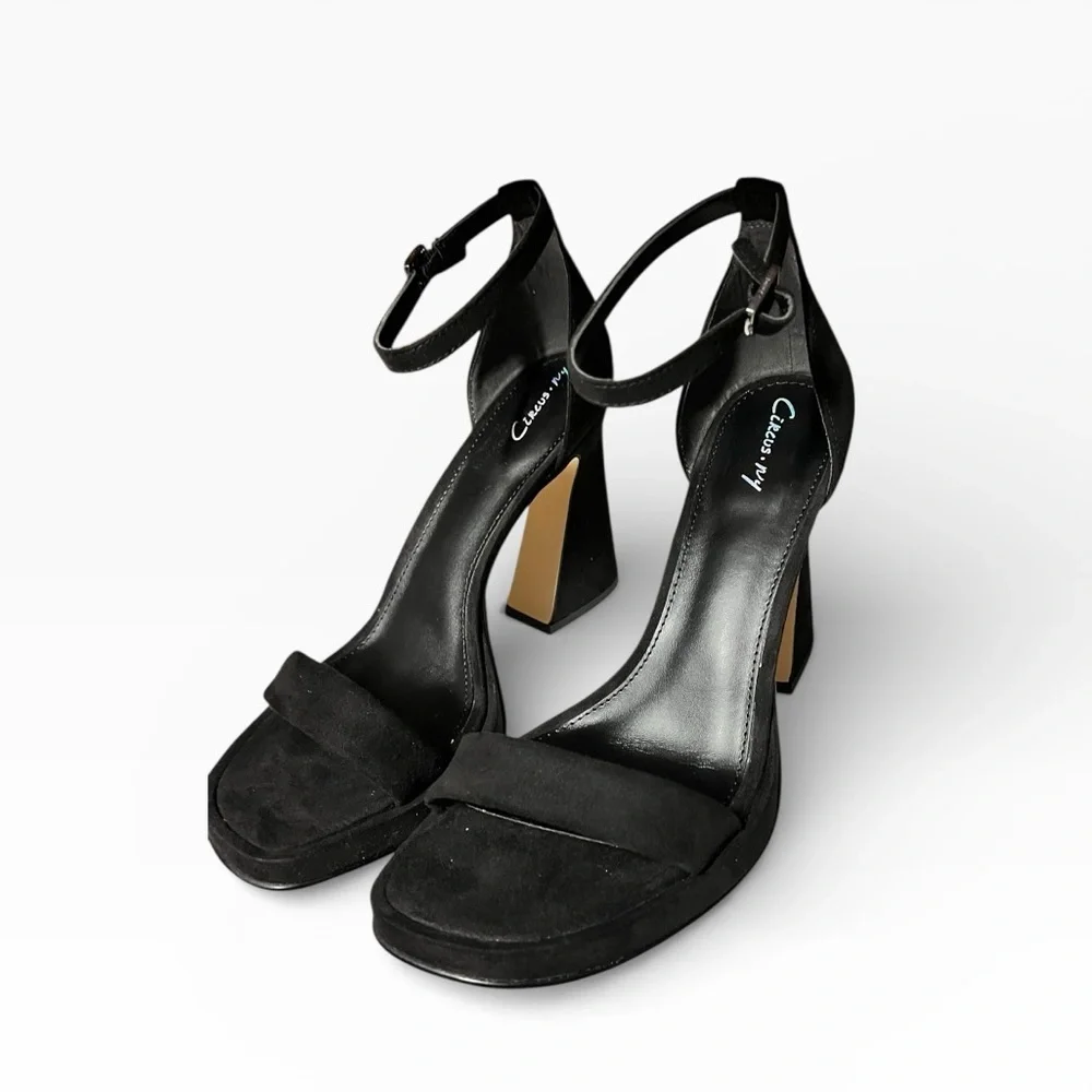 🌻NEW w.box Circus NY by Sam Edelman Holmes Black Suede Ankle Strap Heels sz 9.5